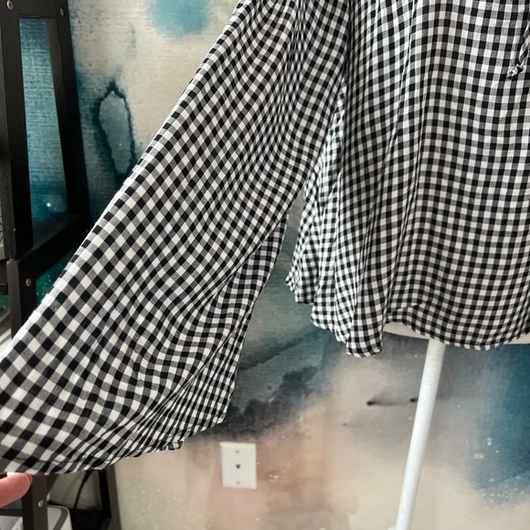 Checkered bell sleeve top - Picture 3 of 8